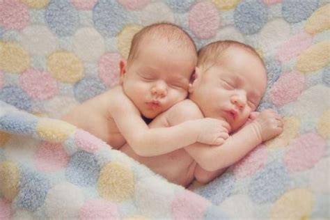 rüyada ikiz bebek emzirmek diyanet
